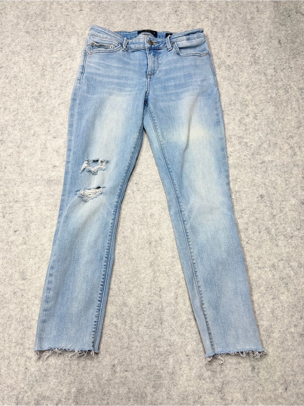 Lucky Brand Lolita Skinny Jeans Womens Size 6/28 Light Wash Distressed Raw Hem